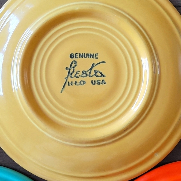 Set of Five colorful plates - Picture 4 of 7